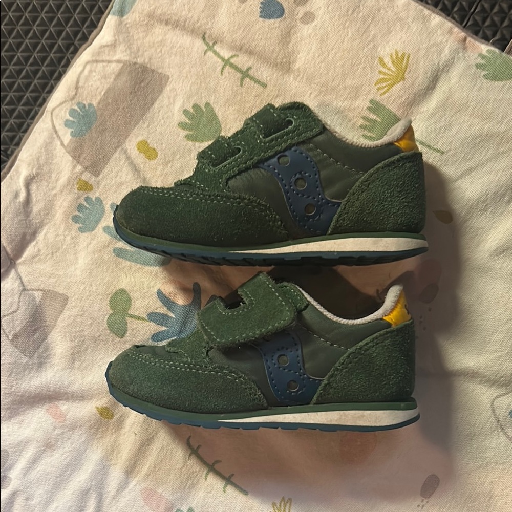 Saucony Jazz Green sneakers GUC 6t with Velcro